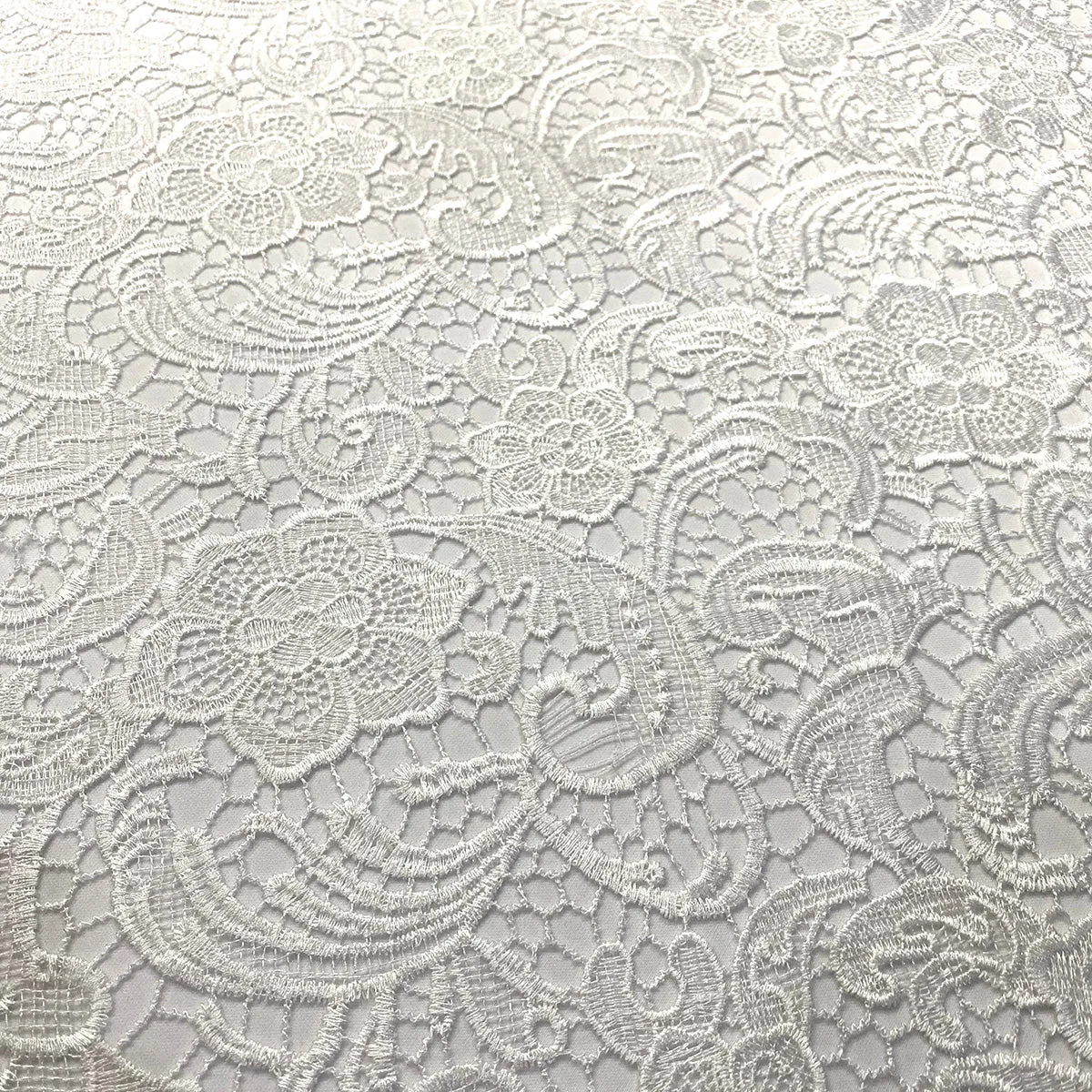 English Lace Table Runner in White